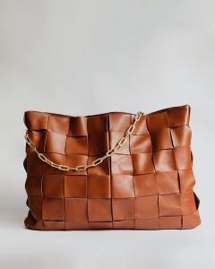 Carry in Style: Latest Trends in Women's Leather Bags